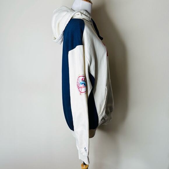 Majestic Cooperstown Collection Vintage Cream Yankees Embroidered Hoodie - Picture 4 of 8